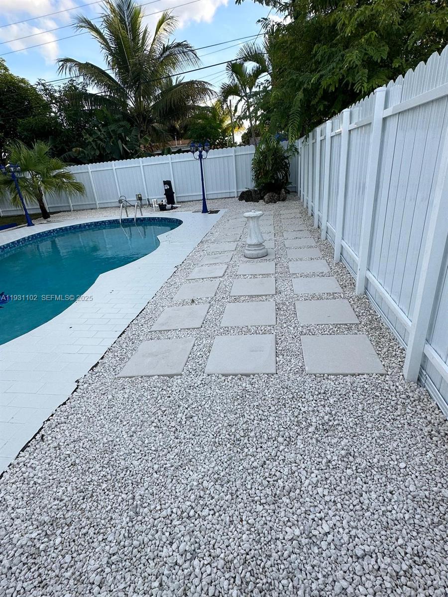 BERKELEY MANOR SEC 1 - Residential Lease