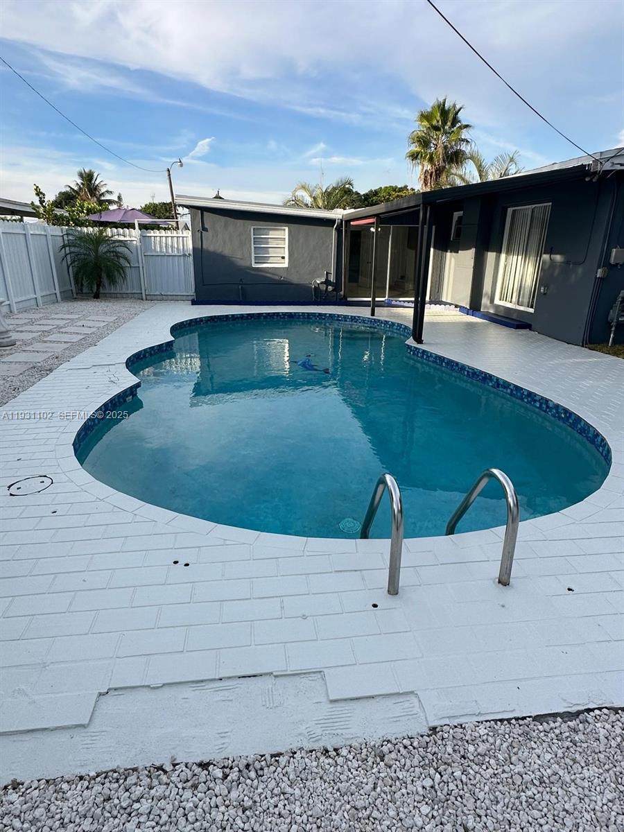 BERKELEY MANOR SEC 1 - Residential Lease