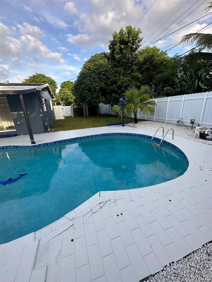 BERKELEY MANOR SEC 1 - Residential Lease