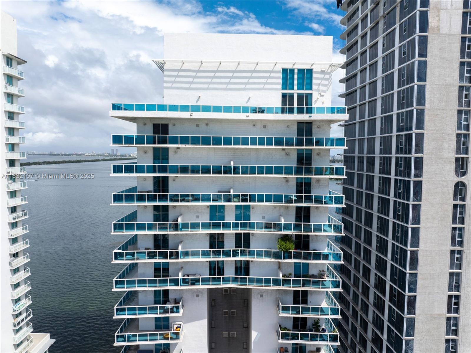 STAR LOFTS ON THE BAY CON - Residential