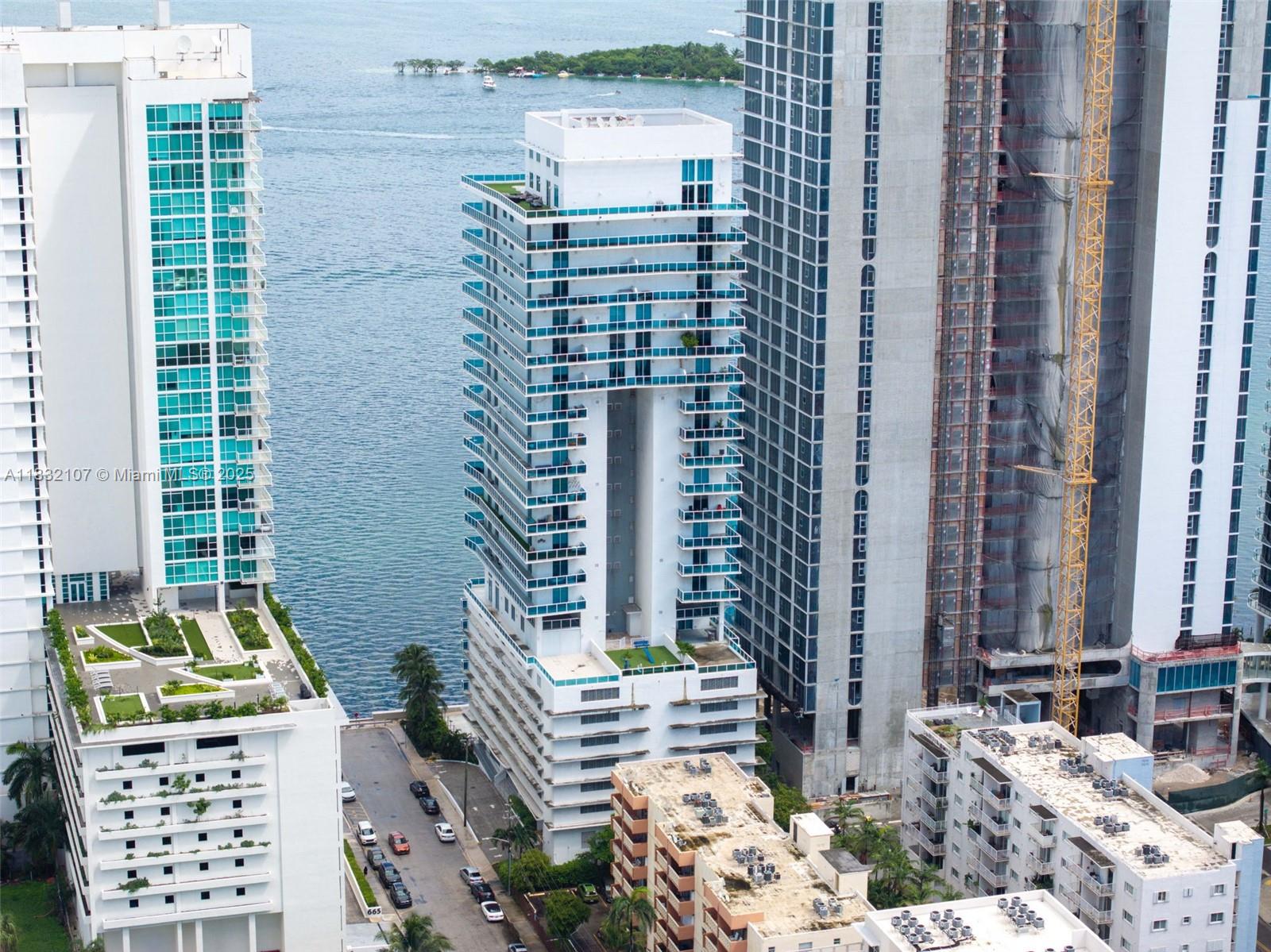 STAR LOFTS ON THE BAY CON - Residential