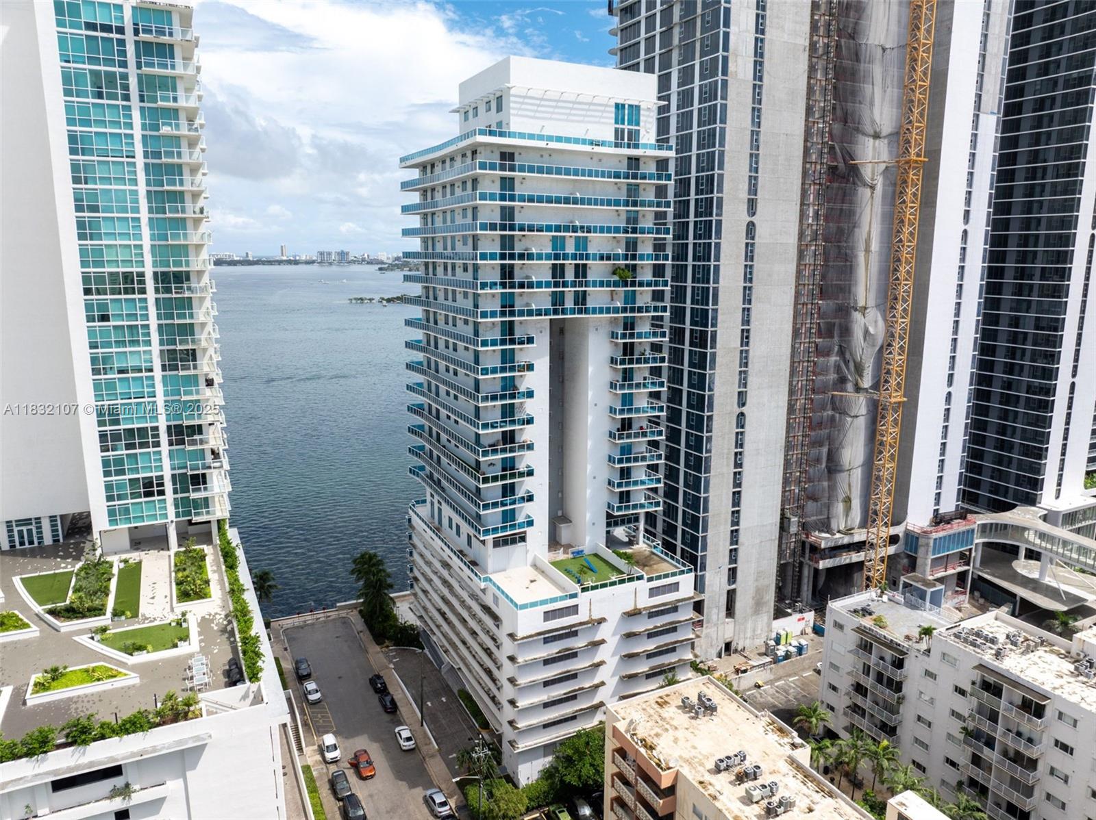 STAR LOFTS ON THE BAY CON - Residential