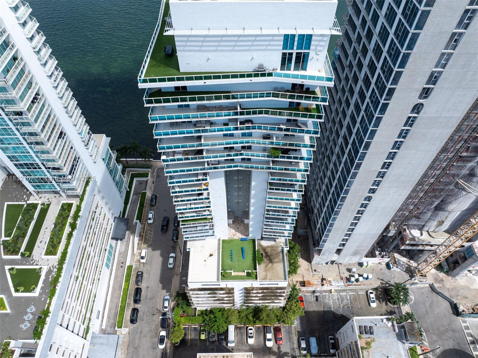 STAR LOFTS ON THE BAY CON - Residential