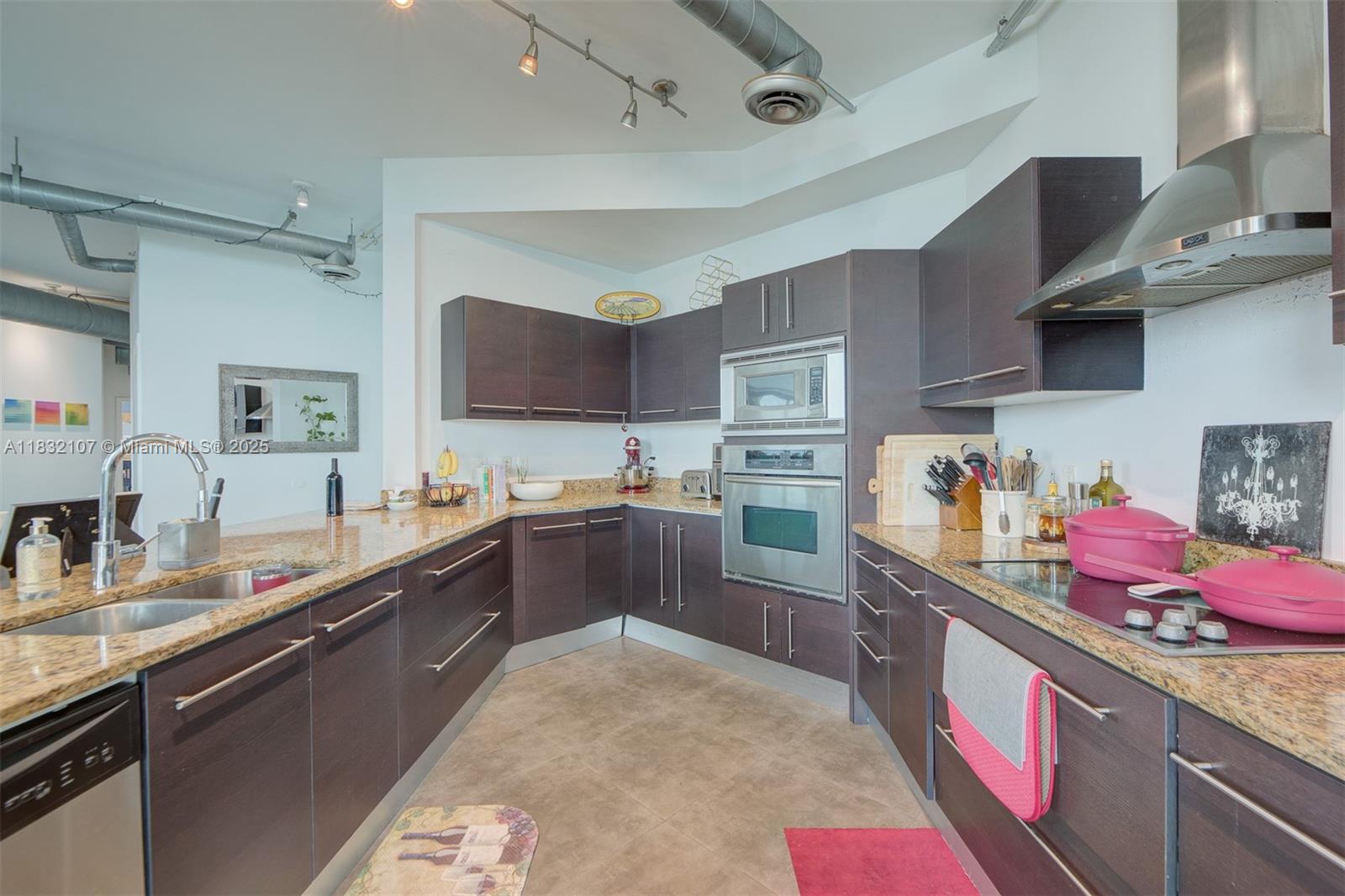 STAR LOFTS ON THE BAY CON - Residential