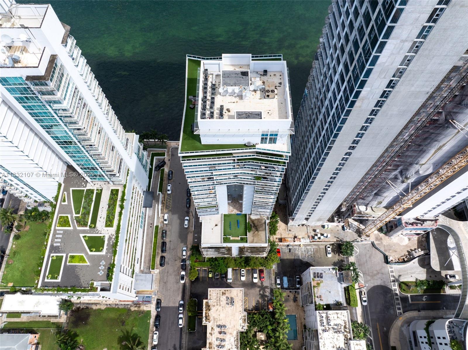 STAR LOFTS ON THE BAY CON - Residential