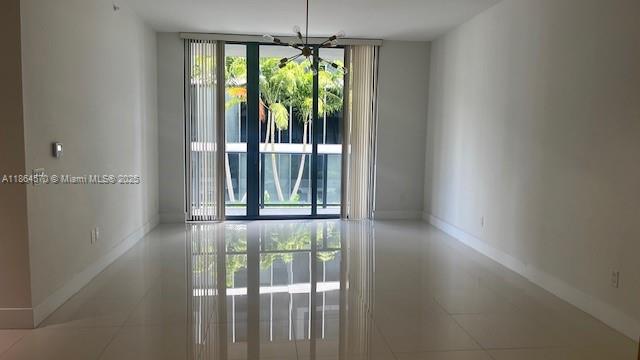 Beautiful apartment!!! Unfurnished 1 Bed 2 full bath + Den in Aventura. The Den can be used as an office or extra bedroom .Floor -to -celling windows, stainless steel appliances , washer & dryer, walk-in closet. One parking space, Cable/ internet and water included.Walking distance to the Aventura mall, Restorants, Target Best buy and more.