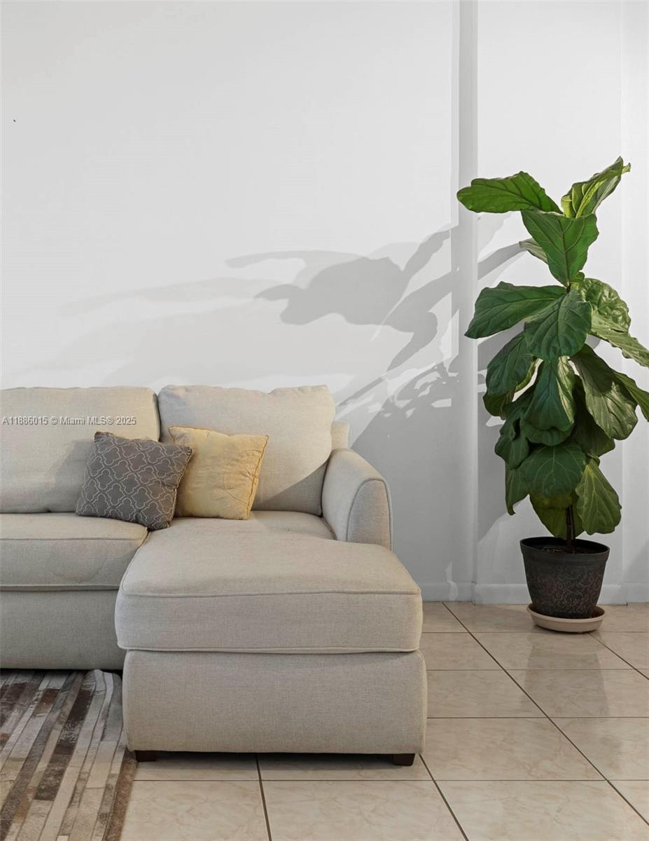 0HE CARRIAGE CLUB SOUTH C - Residential