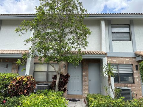 Condominium in Coral Springs FL 9849 Riverside Dr Dr.jpg