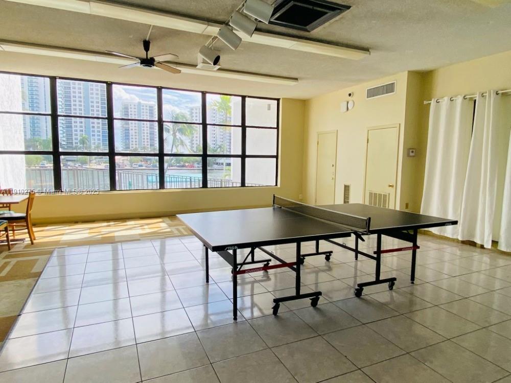 OCEANVIEW PARK CONDO - Residential Lease