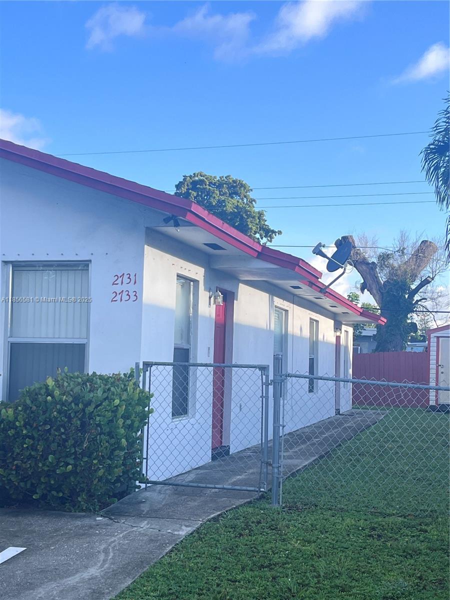 This roomy 2-bedroom, 2-bathroom unit is part of a well-maintained older model duplex with a solid structure and a comfortable layout. The master bedroom features a walk-in closet, perfect for all your storage needs. Both bathrooms are nicely sized, providing added convenience for families or roommates.
Located at the front of the duplex, this unit offers easy access to your vehicle and the street—ideal for quick commutes or receiving guests. If you're looking for a home with space, functionality, and great accessibility, this one checks all the boxes! The unit also has wash and dryer connnection.