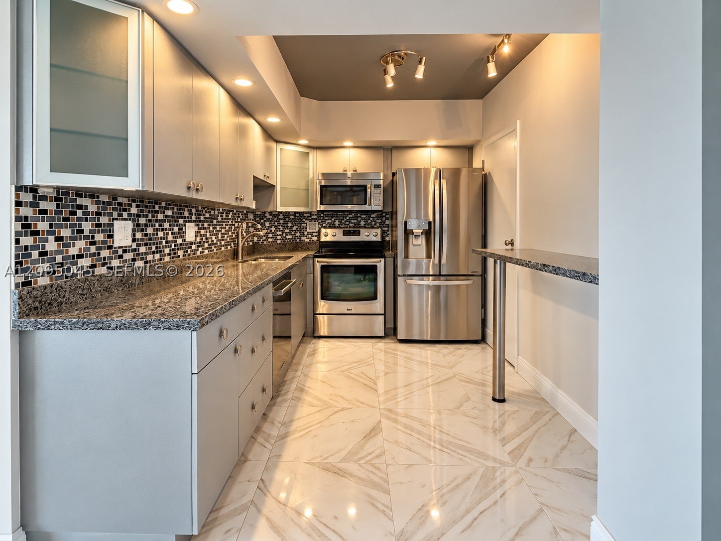 300 Bayview Dr 2014