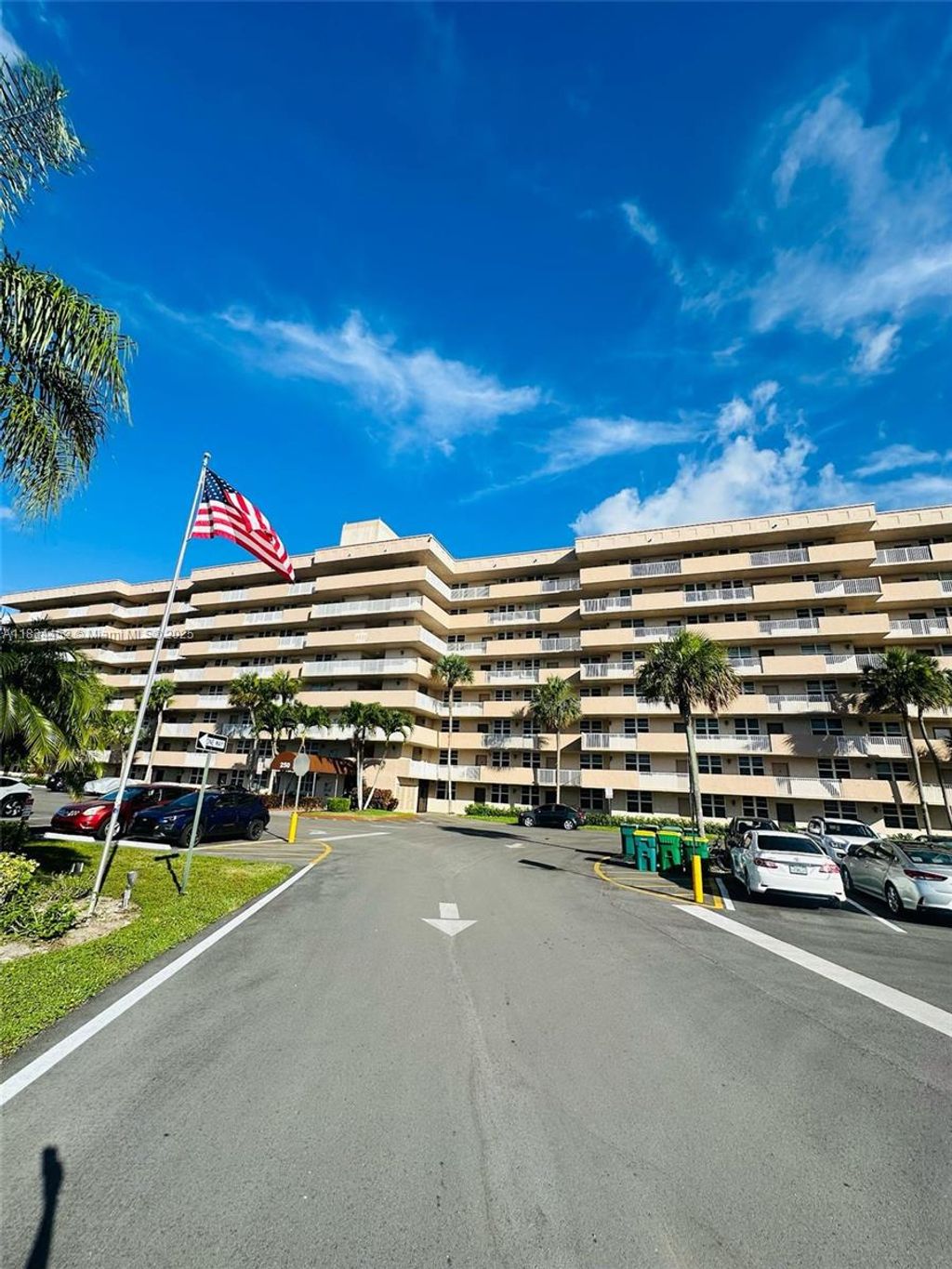 Photo of 250 Jacaranda Dr #806, Plantation, FL 33324 (MLS # A11834452)