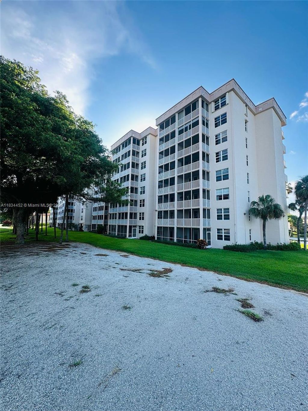 Photo of 250 Jacaranda Dr #806, Plantation, FL 33324 (MLS # A11834452)