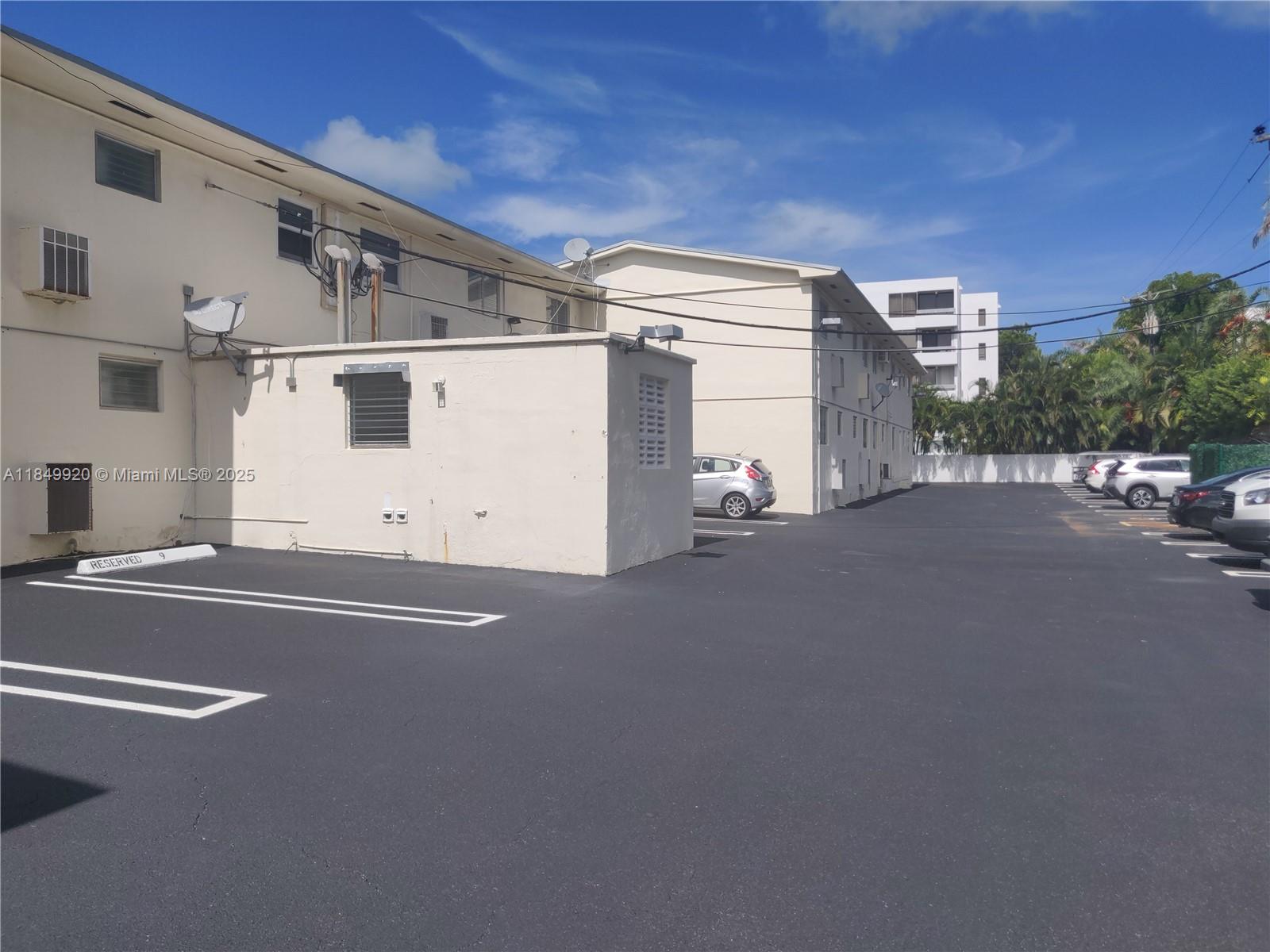 SUNRISE CLUB CONDO - Residential Lease