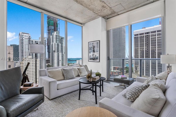 151 SE 1ST ST APT 2102, MIAMI, FL 33131 - Image 28287c4f0aa042c77d86dc153b131993/827009954