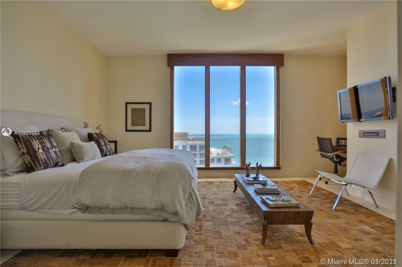CARBONELL CONDO - Residential