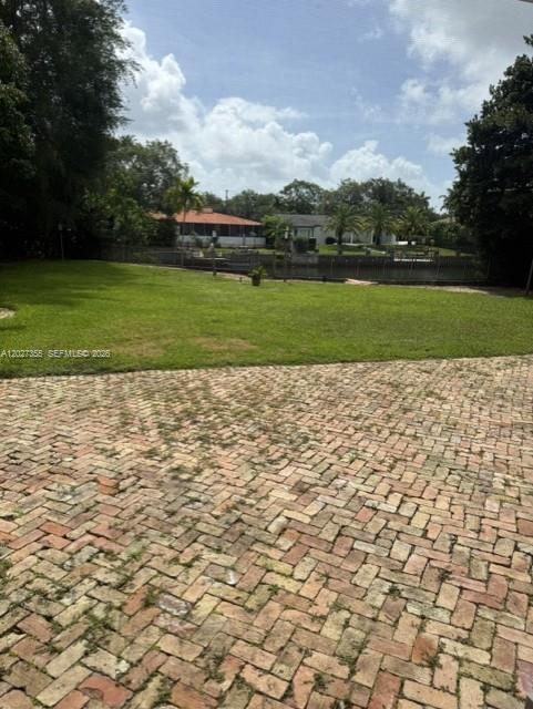 4803 University Dr 4803