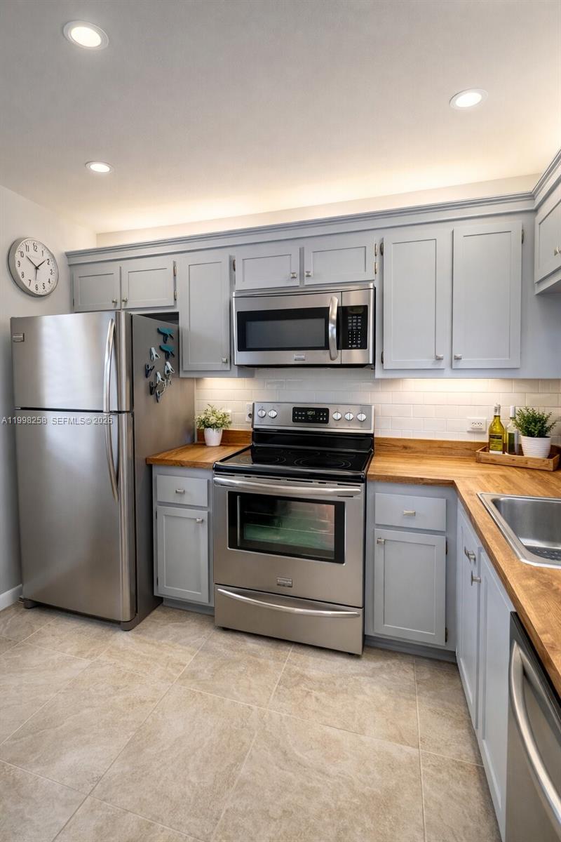 LUCERNE LAKES GOLF COLONY - Residential