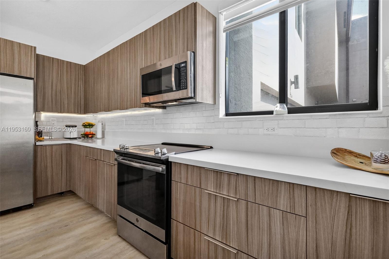 DOWNTOWN DORAL SOUTH PHAS - Residential