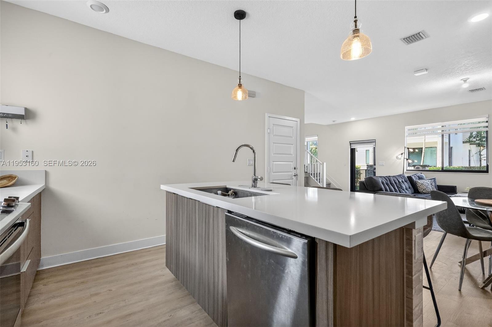 DOWNTOWN DORAL SOUTH PHAS - Residential