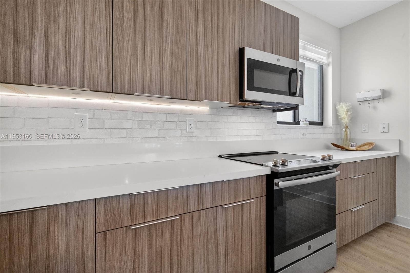 DOWNTOWN DORAL SOUTH PHAS - Residential