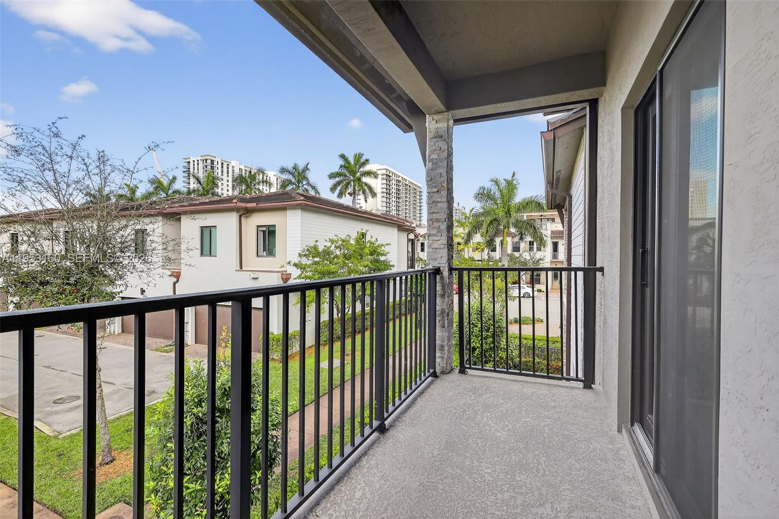 DOWNTOWN DORAL SOUTH PHAS - Residential