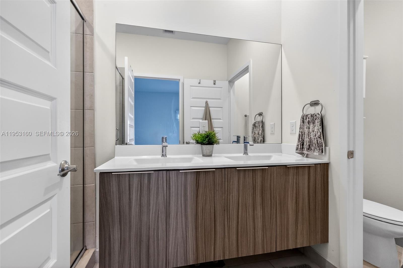 DOWNTOWN DORAL SOUTH PHAS - Residential