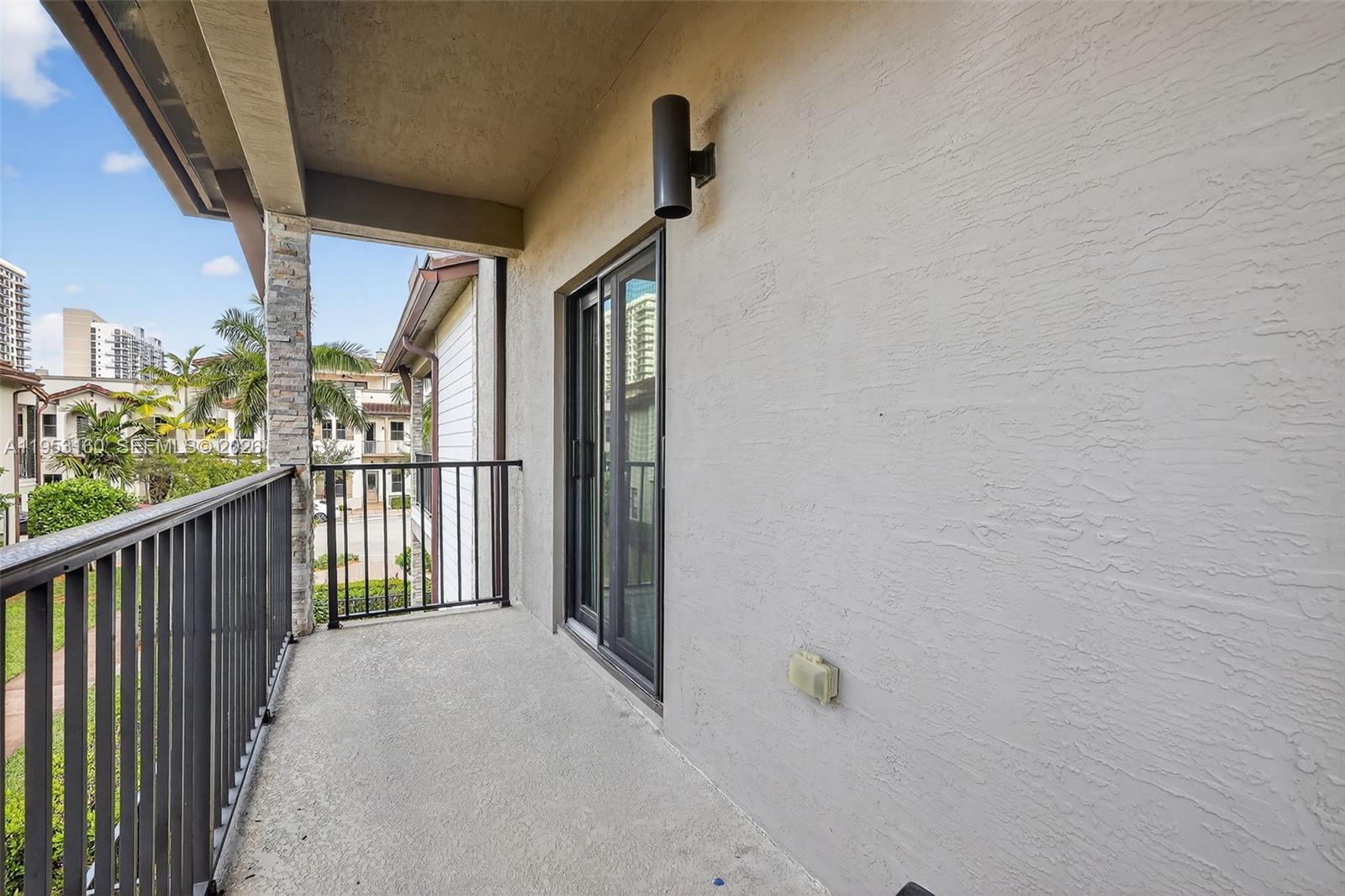 DOWNTOWN DORAL SOUTH PHAS - Residential