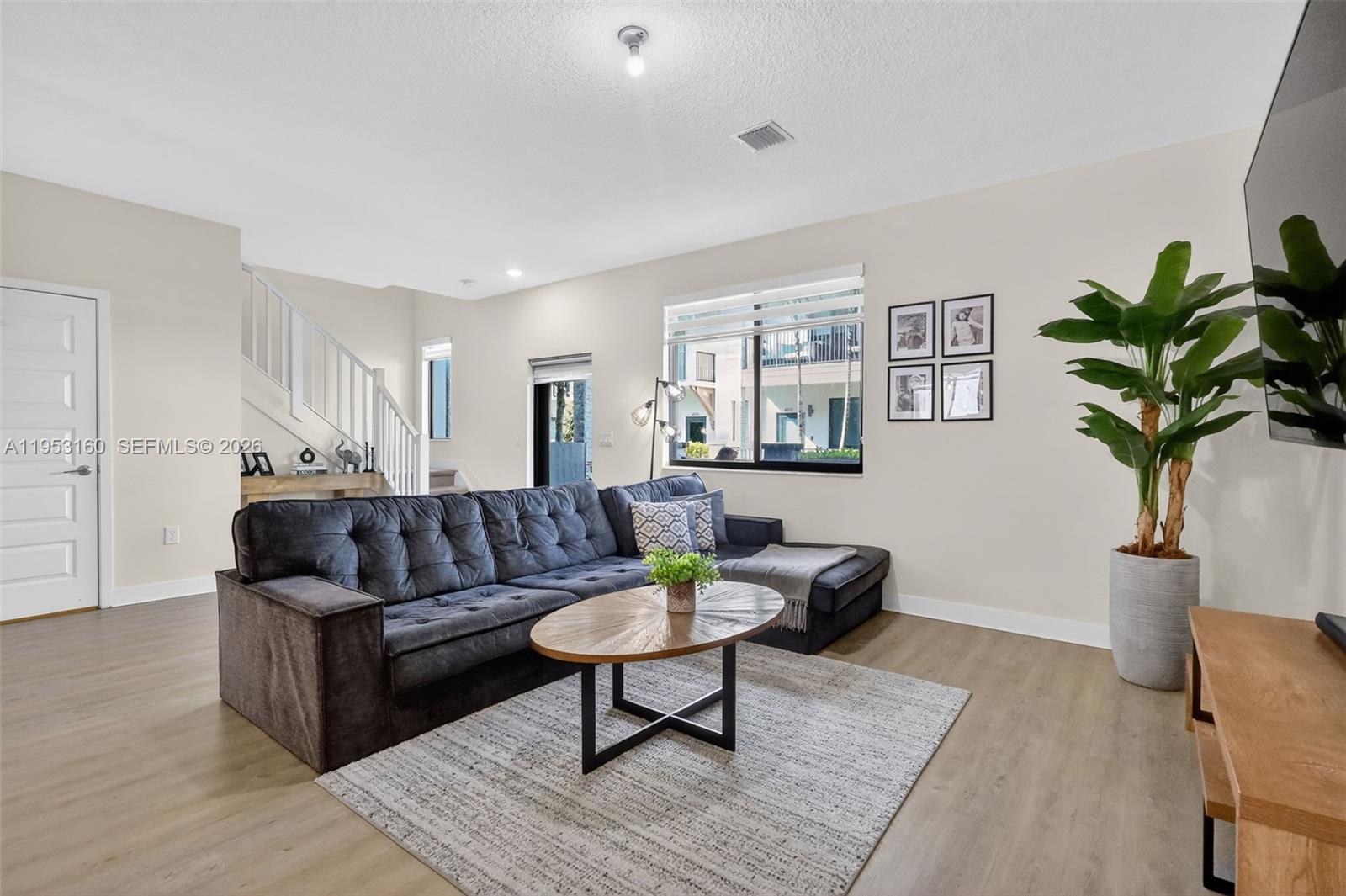 DOWNTOWN DORAL SOUTH PHAS - Residential