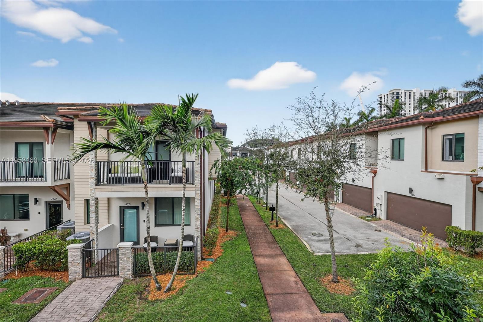 DOWNTOWN DORAL SOUTH PHAS - Residential