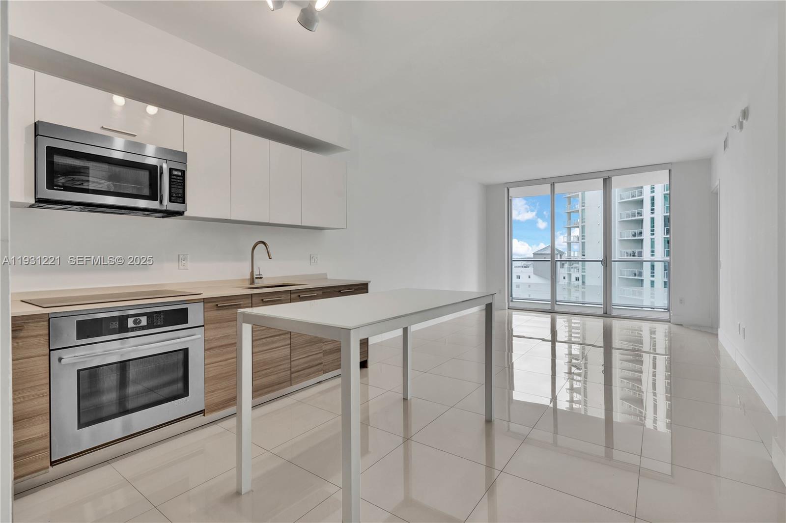 BRICKELLHOUSE CONDO - Residential