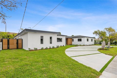 Tiny photo for 9261 SW 80th Ter, Miami, FL 33173 (MLS # A12005435)