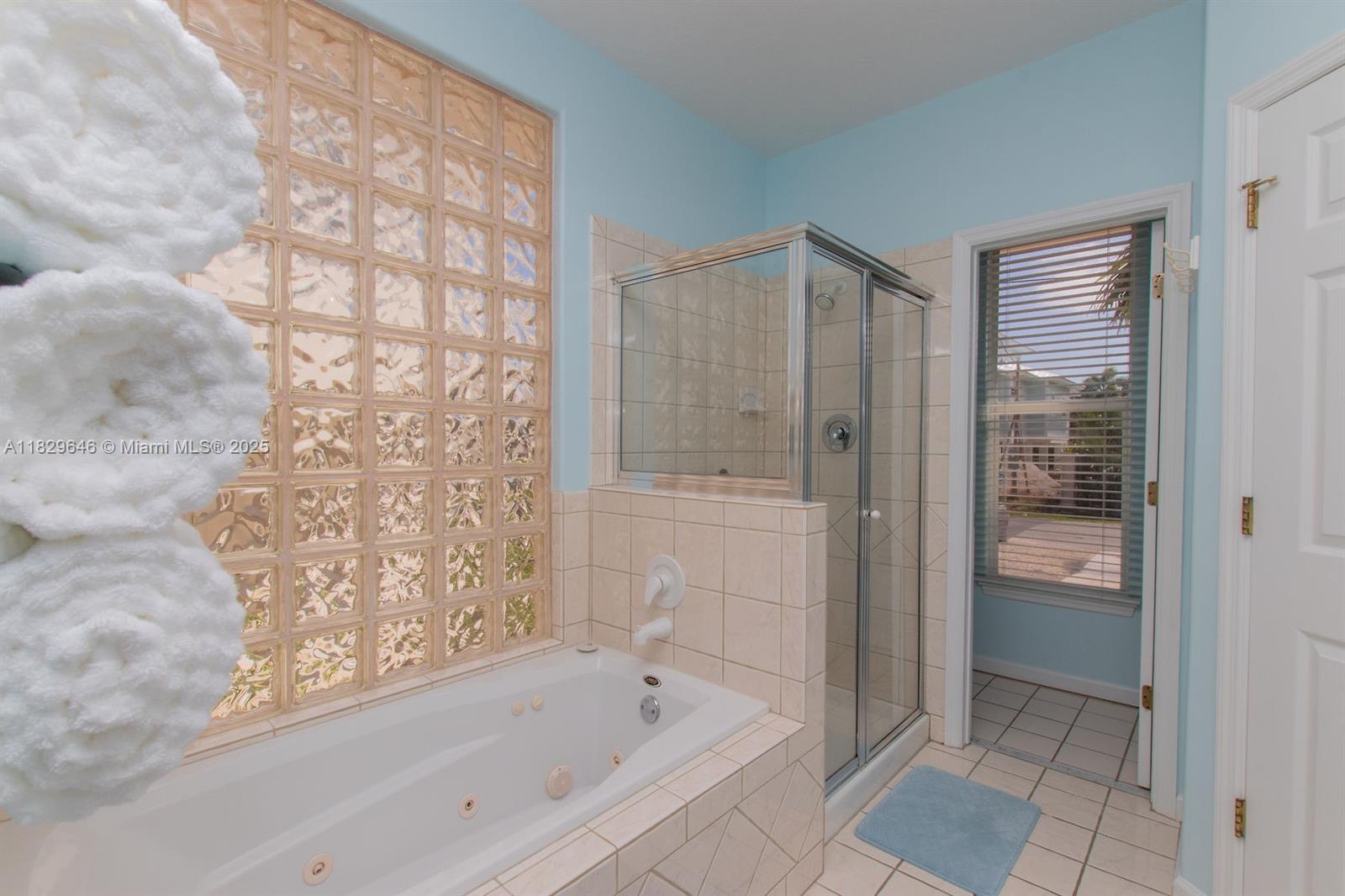 KEY COLONY BEACH - Residential