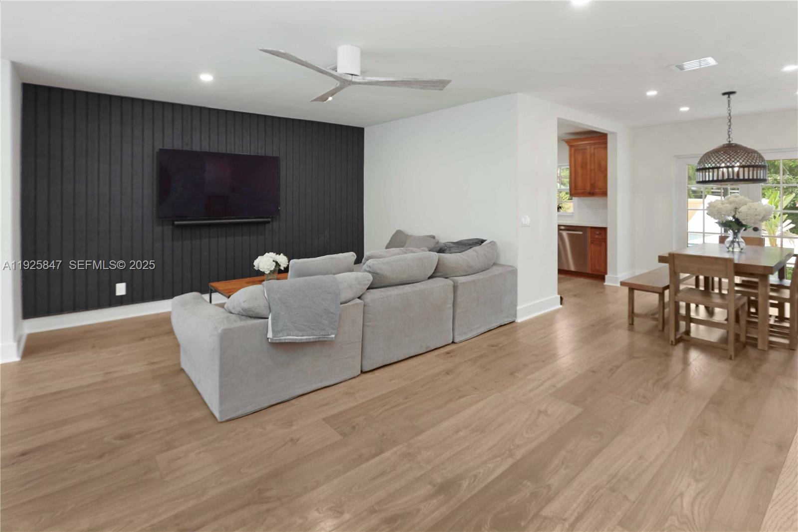 HOLLYWOOD - Residential