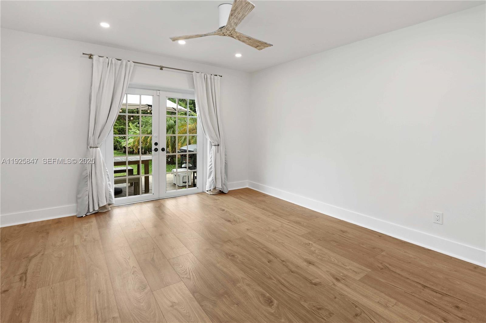 HOLLYWOOD - Residential