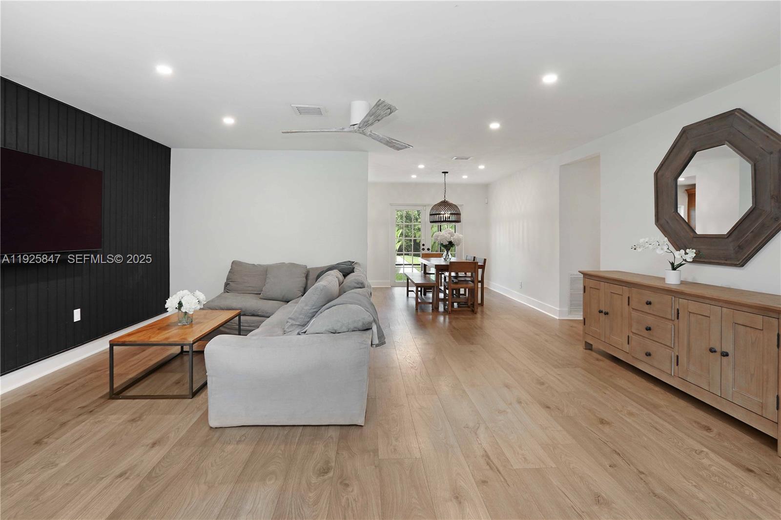 HOLLYWOOD - Residential