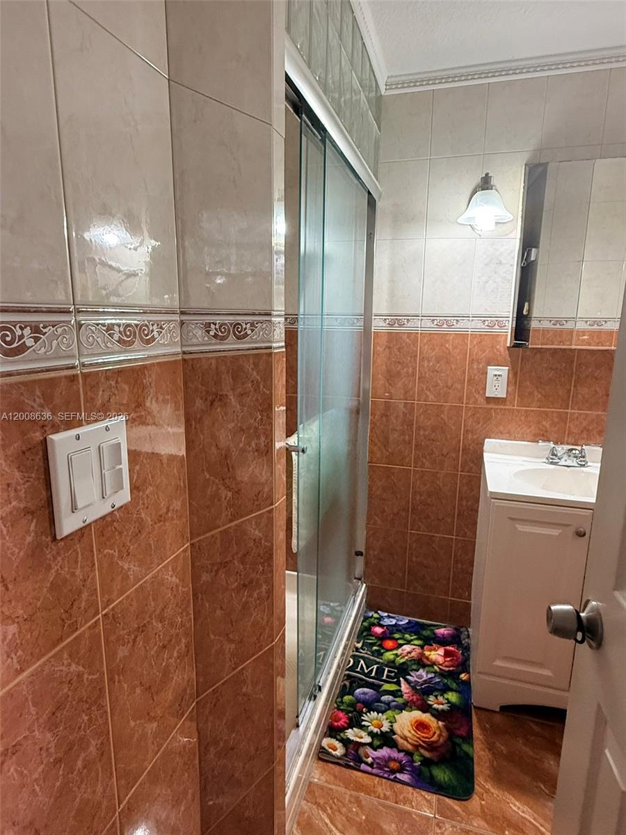 HIALEAH 5TH ADDN - Residential