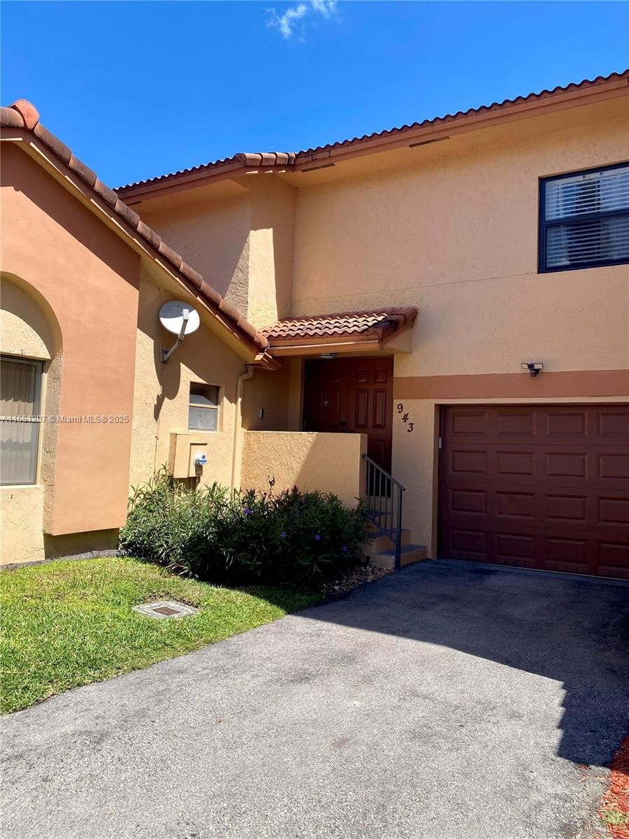 Property for Sale at 943 Sw 113th Ter, Pembroke Pines, Miami-Dade County, Florida - Bedrooms: 2 
Bathrooms: 3  - $428,900