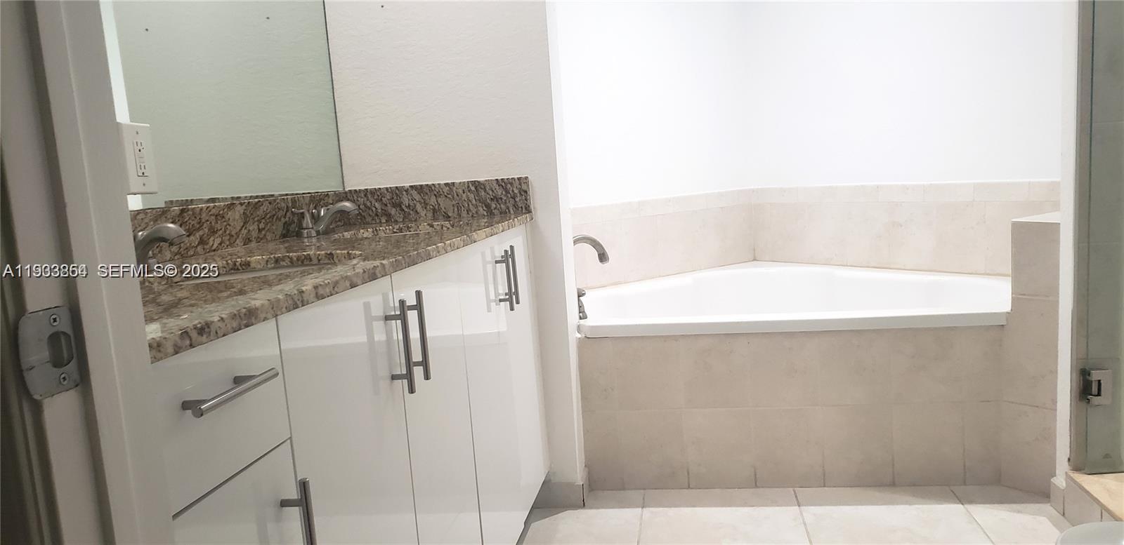 RADIUS CONDO - Residential Lease