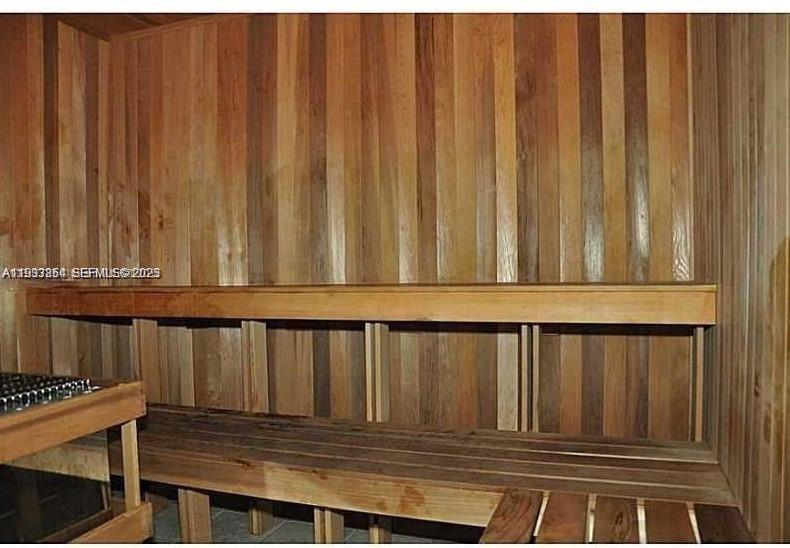 RADIUS CONDO - Residential Lease