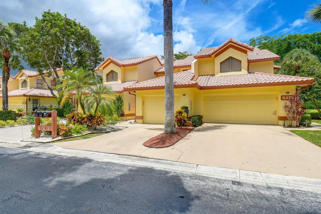 Photo of 5375 10th Fairway Dr #2, Delray Beach, FL 33484 (MLS # A12029632)