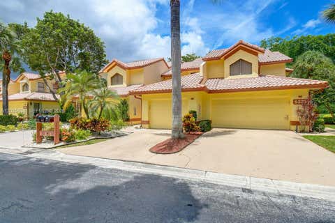 Photo of 5375 10th Fairway Dr #2, Delray Beach, FL 33484 (MLS # A12029632)