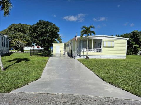 8397 SW 21st Ct Davie FL 33324