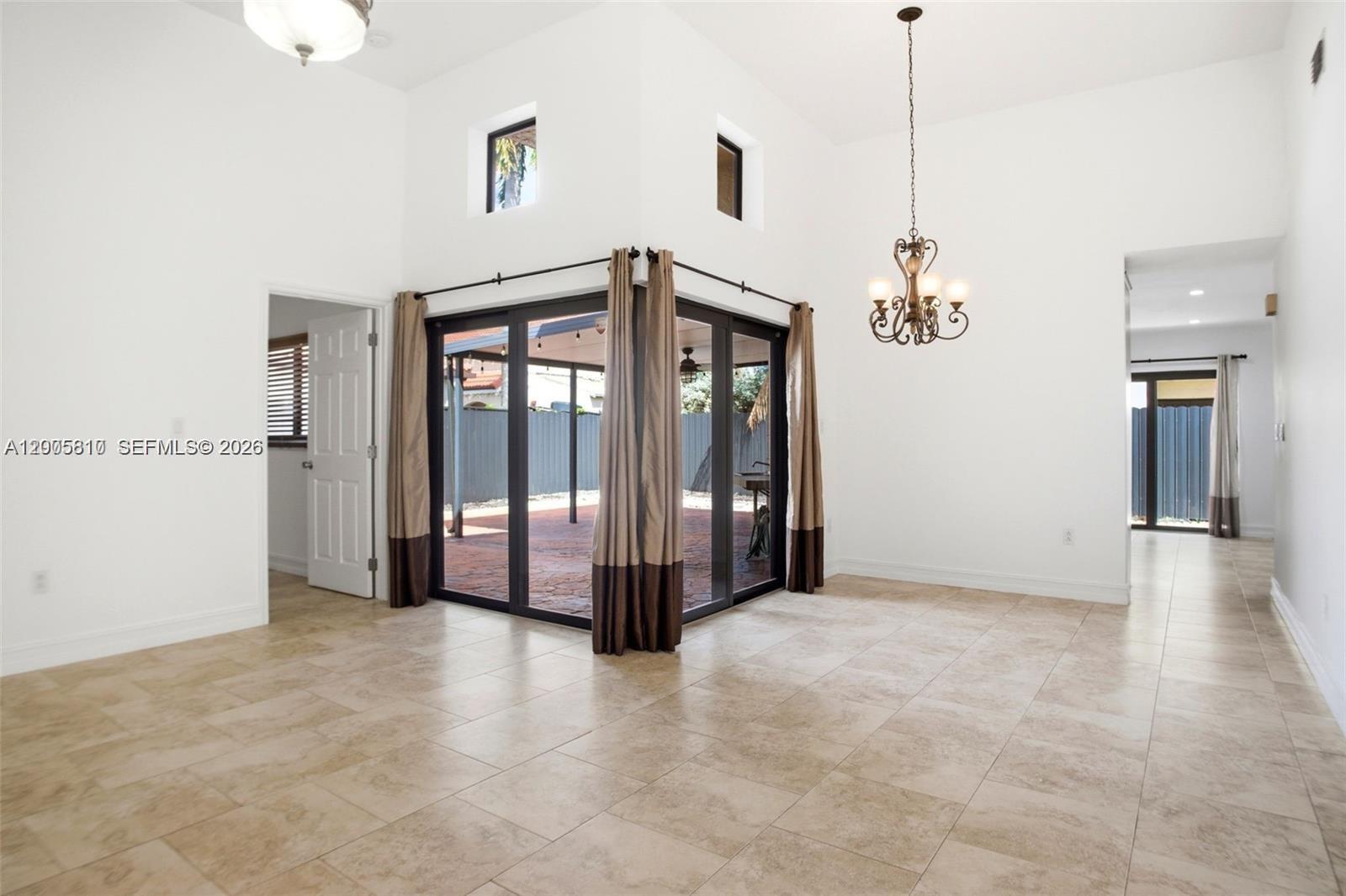 561 SW 87th Ct