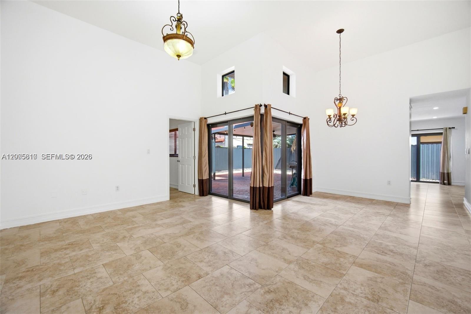 561 SW 87th Ct