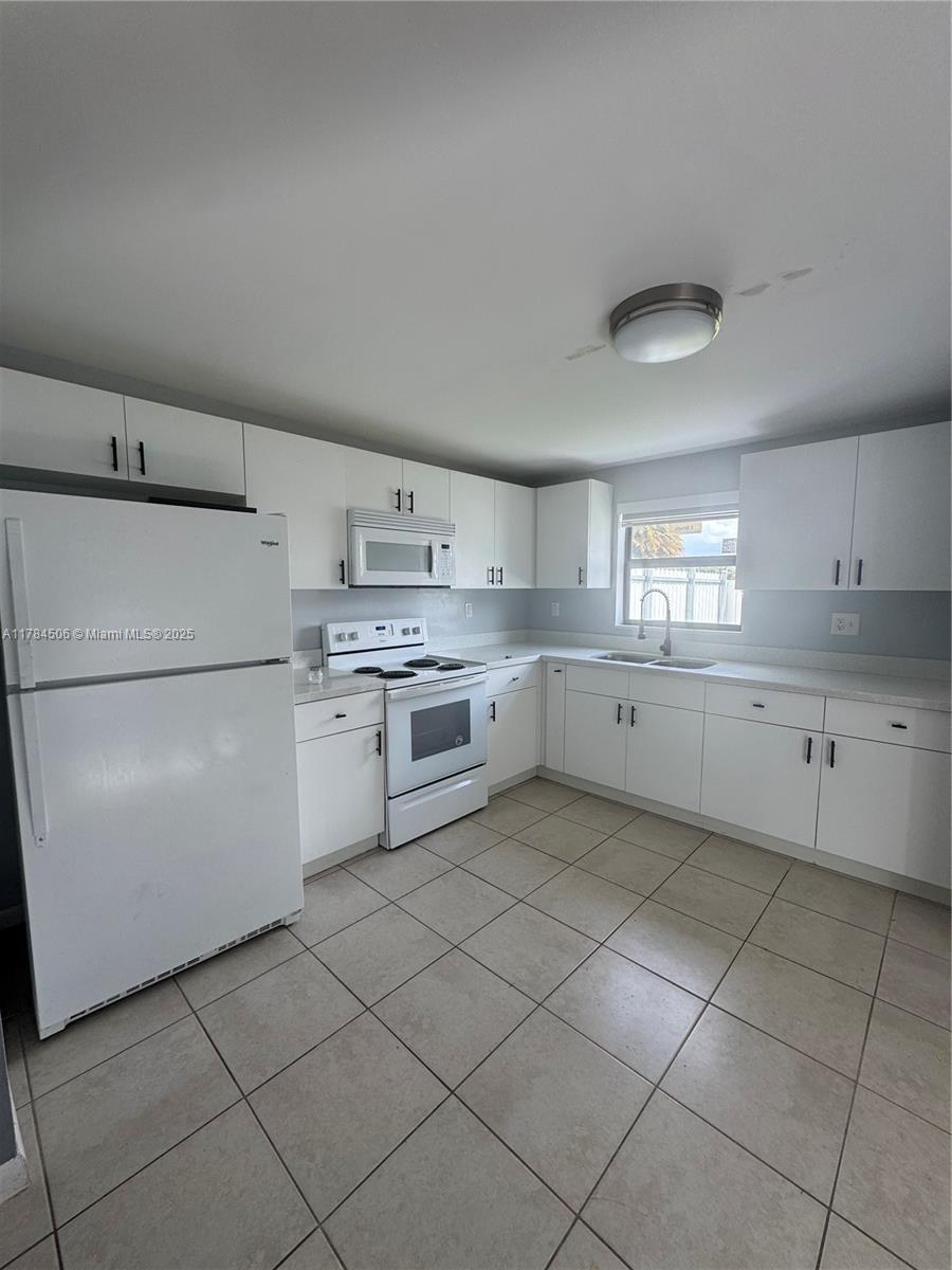 Rental Property at 20500 Sw 114th Pl 20500, Miami, Broward County, Florida - Bedrooms: 3 
Bathrooms: 1  - $2,900 MO.