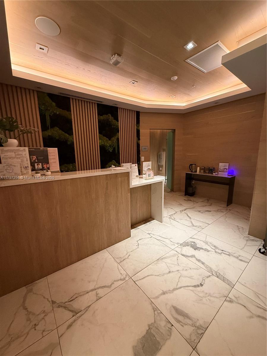 IVY CONDO - Residential