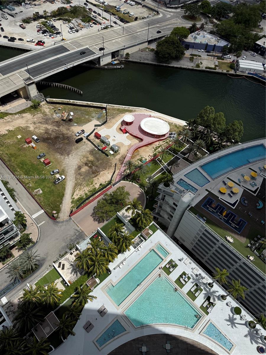 IVY CONDO - Residential