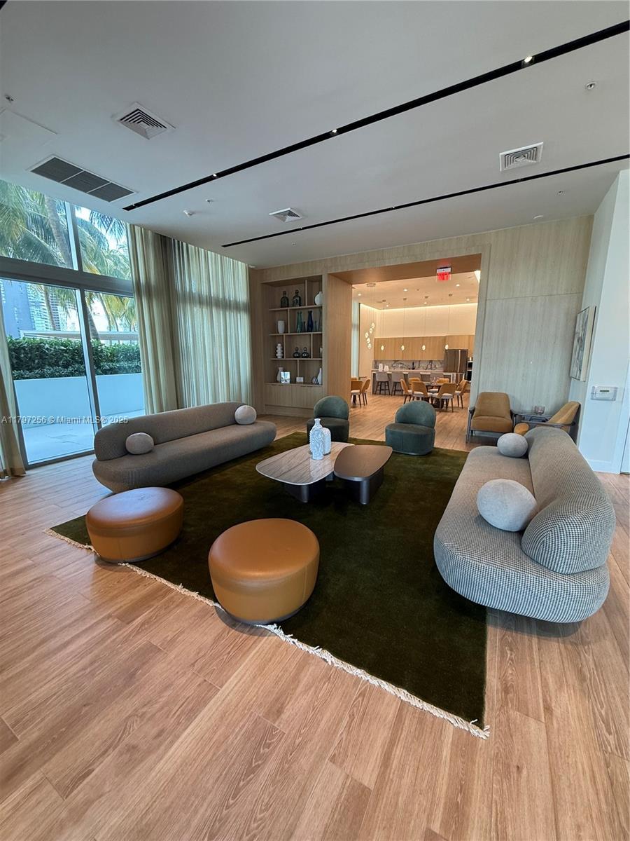 IVY CONDO - Residential