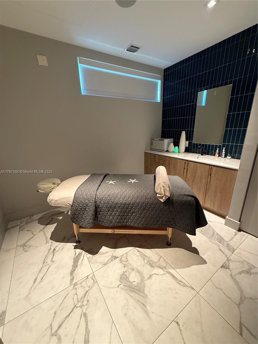 IVY CONDO - Residential